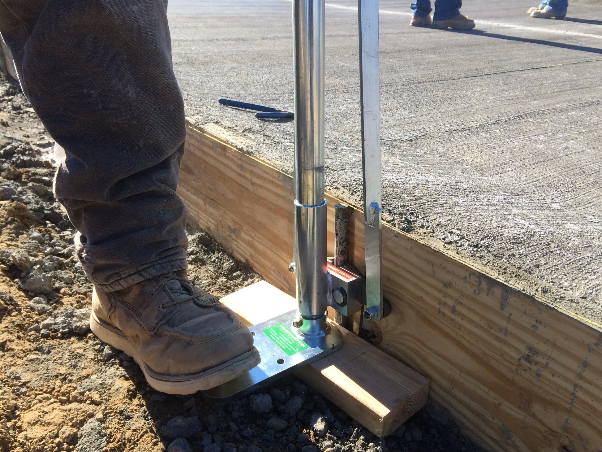 JackJaw® 200 Concrete Stake Puller - Paragon Pro