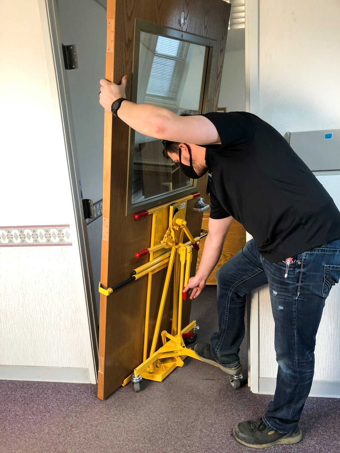 How to Install a Door with the Doorminator® Model 3070 Door Handler - paragonpromfg