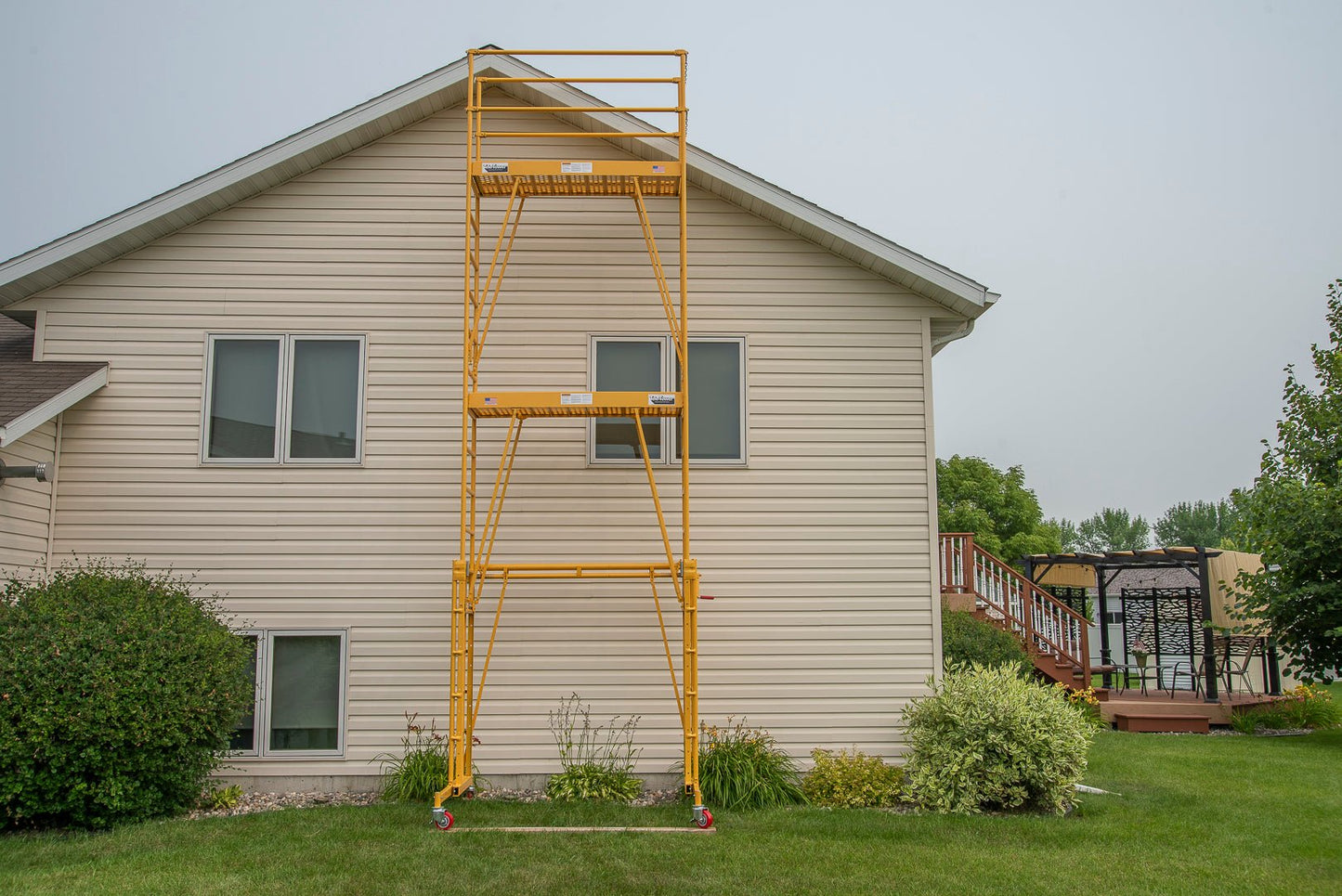 TELE - TOWER® ADJUSTABLE WORK PLATFORM MODEL 1101 - 96 1000 LBS 11' 8'X19" DECK SIZE - paragonpromfg